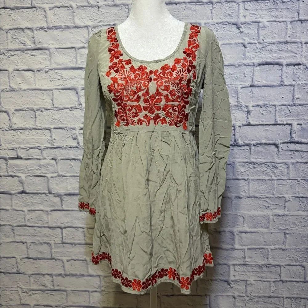Sundance 100% silk embroidered top